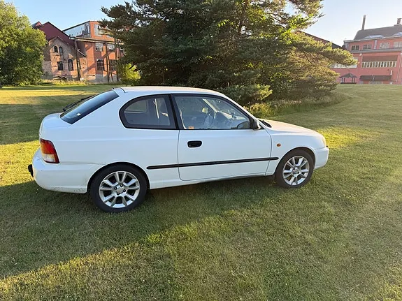 Hyundai Accent 2000 photo 4
