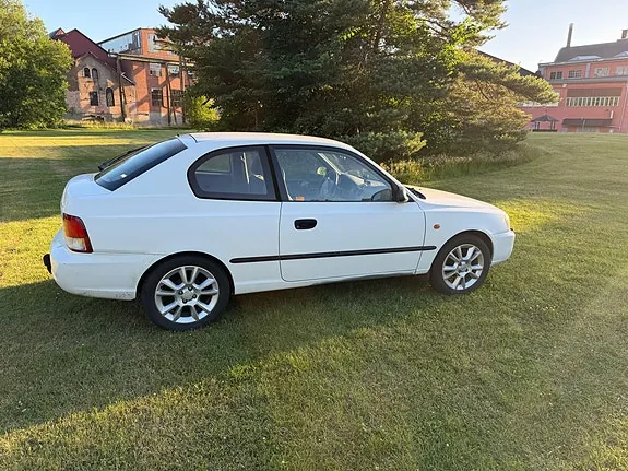 Hyundai Accent 2000 photo 3