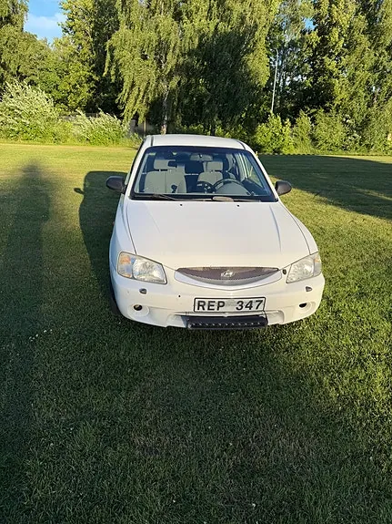 Hyundai Accent 2000 photo 2