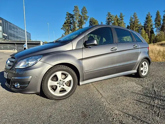 Mercedes-Benz B 180 D 2010 photo 4
