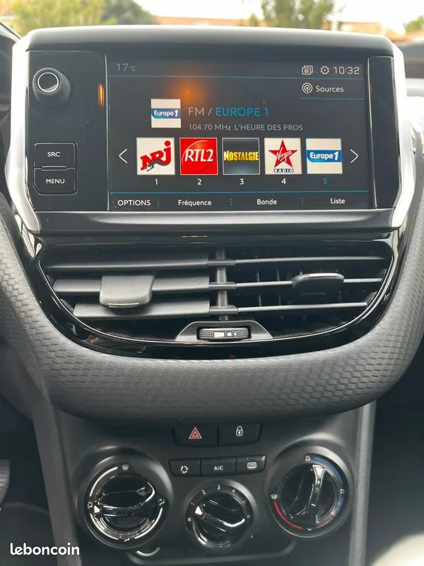 Peugeot 208 2017 photo 4