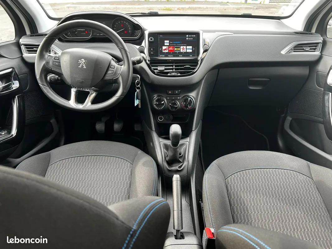 Peugeot 208 2017 photo 3