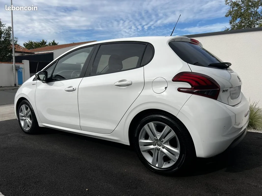 Peugeot 208 2017 photo 5
