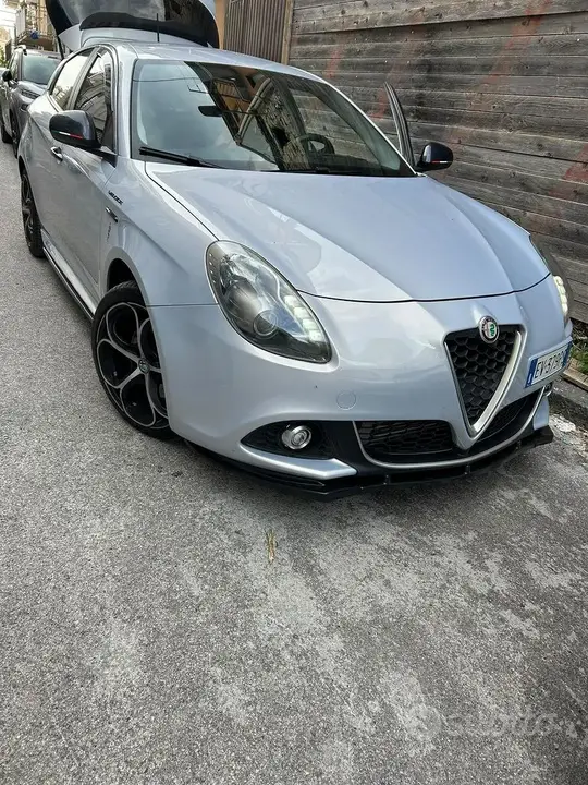 Alfa Romeo Giulietta 2014 photo 2