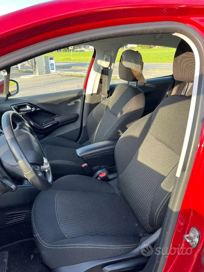 Peugeot 208 2017 photo 5