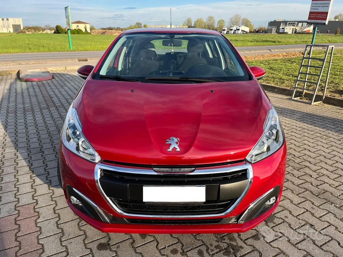 Peugeot 208 2017 photo 2