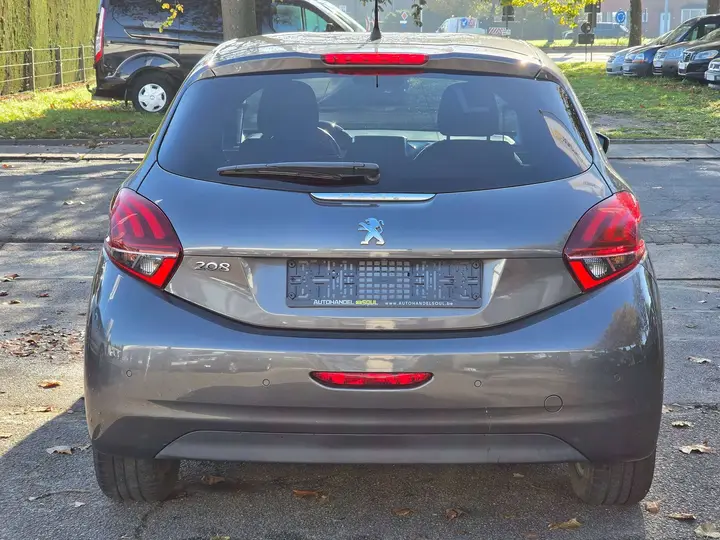 Peugeot 208 2018 photo 5