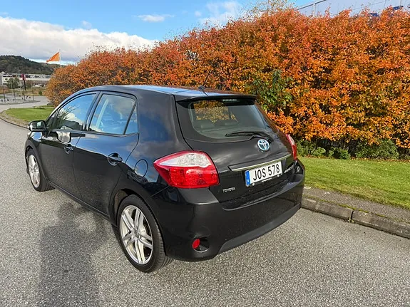 Toyota Auris 2010 photo 2