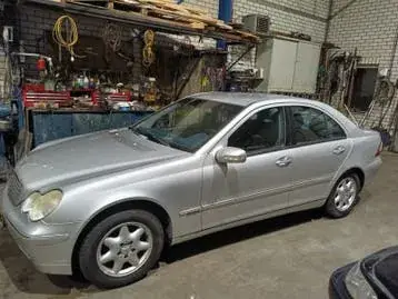 Mercedes-Benz C180