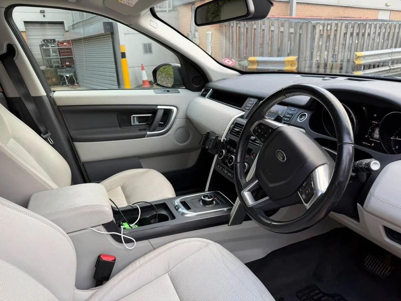 Land Rover Discovery Sport 2017 photo 5