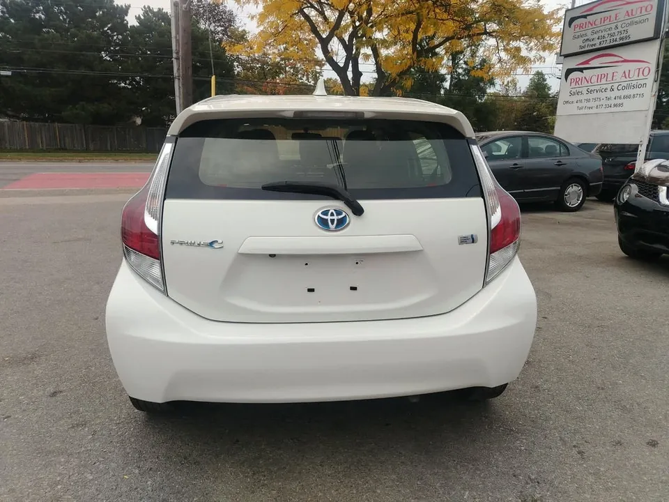 Toyota Prius C 2016 photo 4