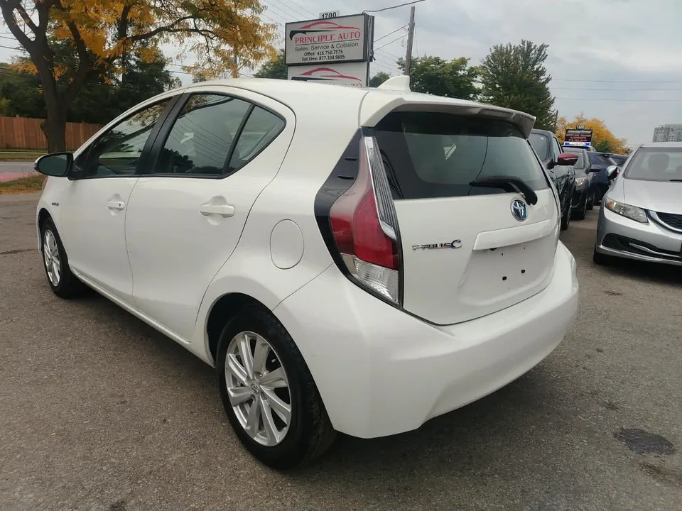 Toyota Prius C 2016 photo 3