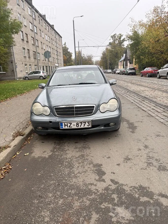 Mercedes-Benz C200