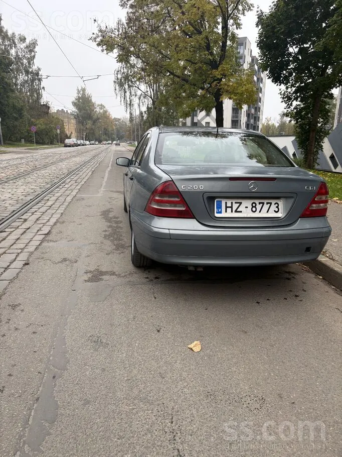 Mercedes-Benz C200 2004 photo 2