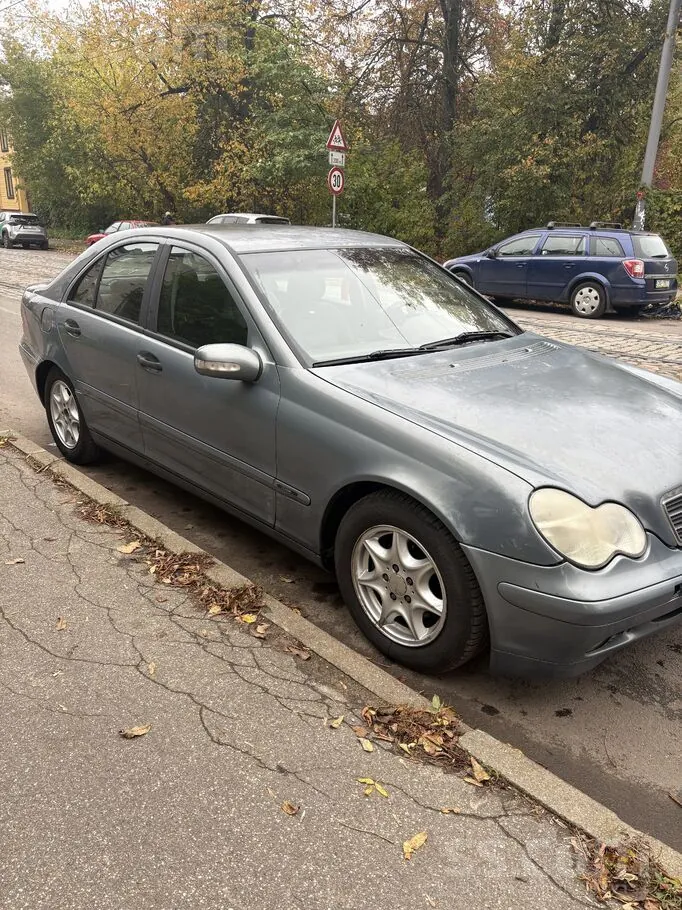 Mercedes-Benz C200 2004 photo 4