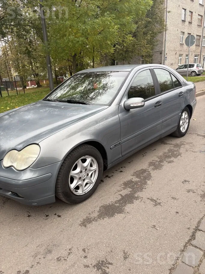 Mercedes-Benz C200 2004 photo 3