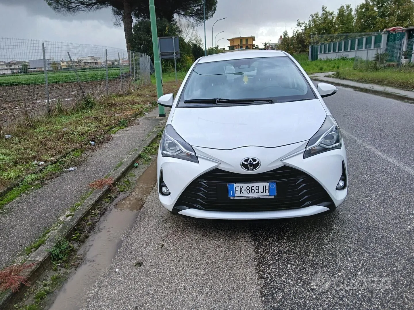 Toyota Yaris 2017 photo 2
