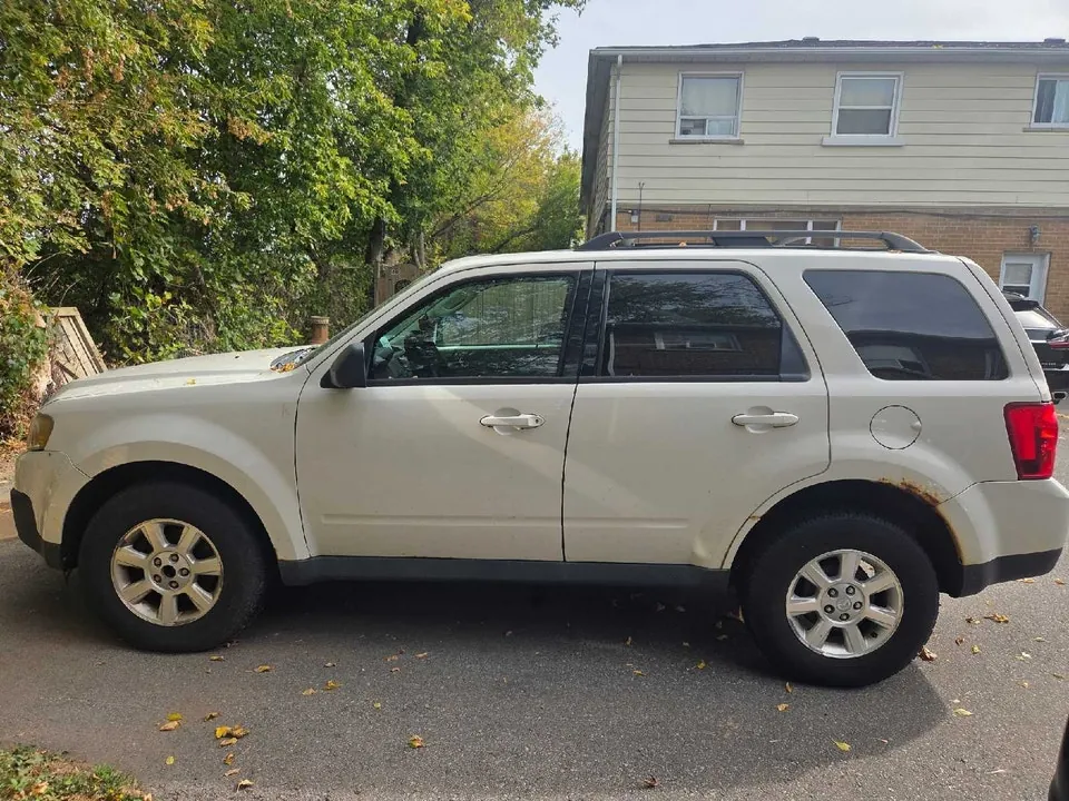 Mazda Tribute 2010 photo 2