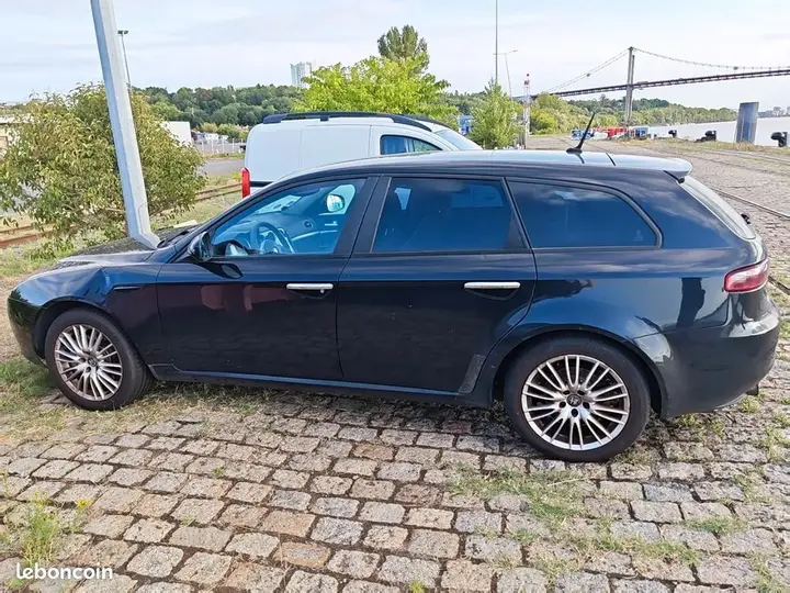 Alfa Romeo 159 2010 photo 2