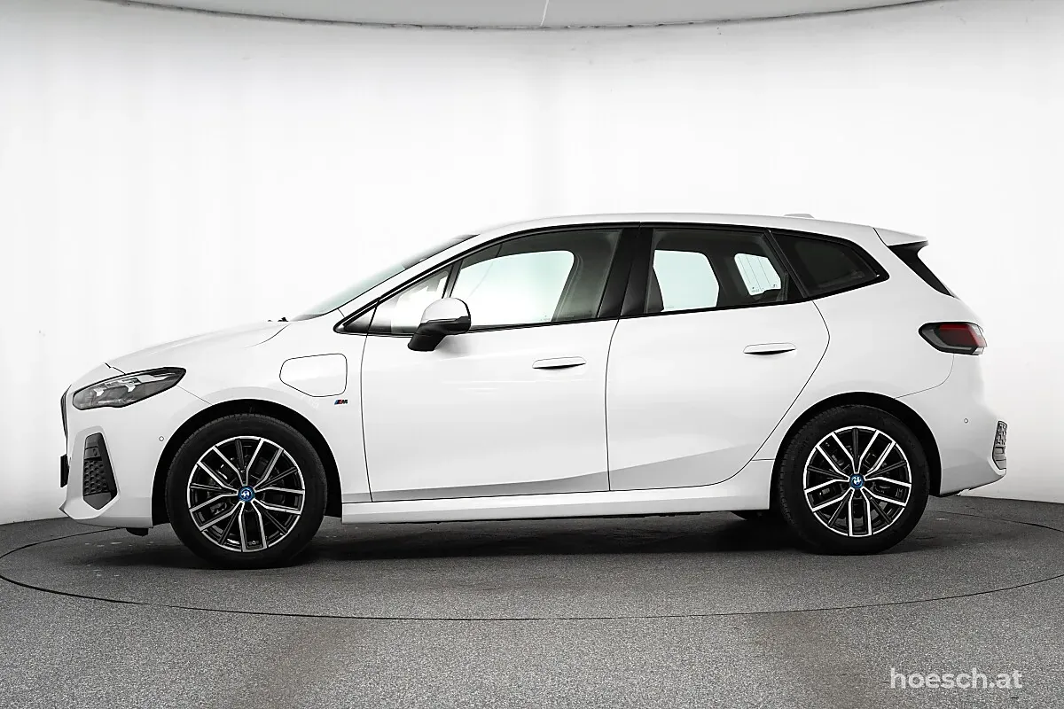 BMW 2 Series 2024 photo 3
