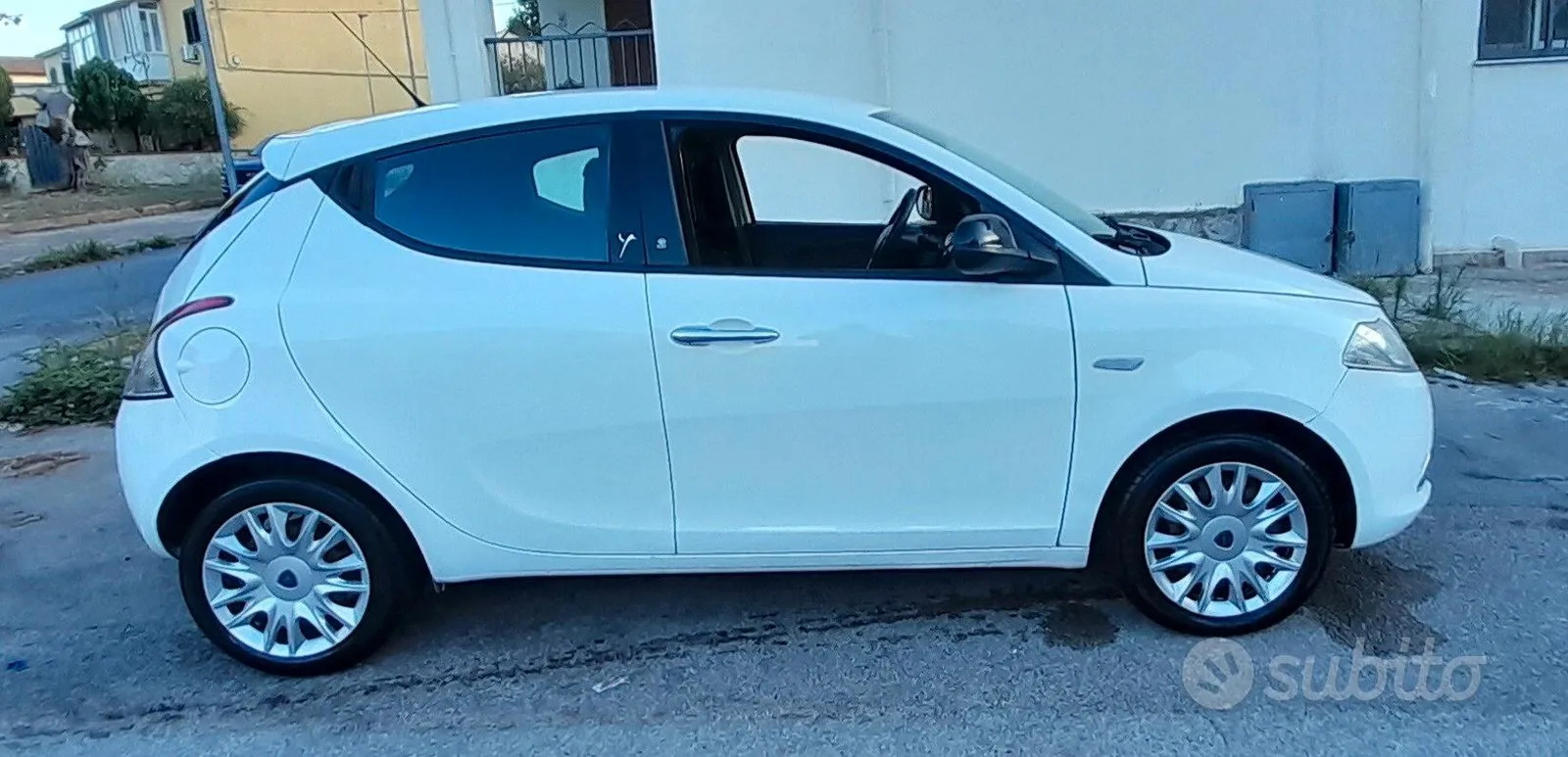 Lancia Ypsilon 2012 photo 2