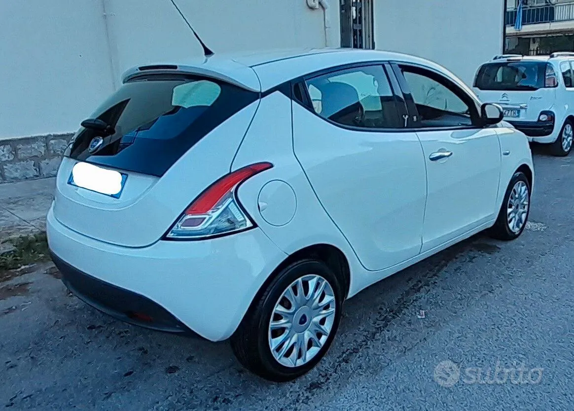 Lancia Ypsilon 2012 photo 3