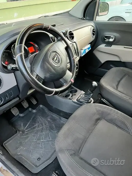 Dacia Lodgy 2012 photo 5