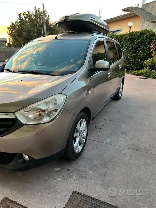 Dacia Lodgy 2012 photo 2
