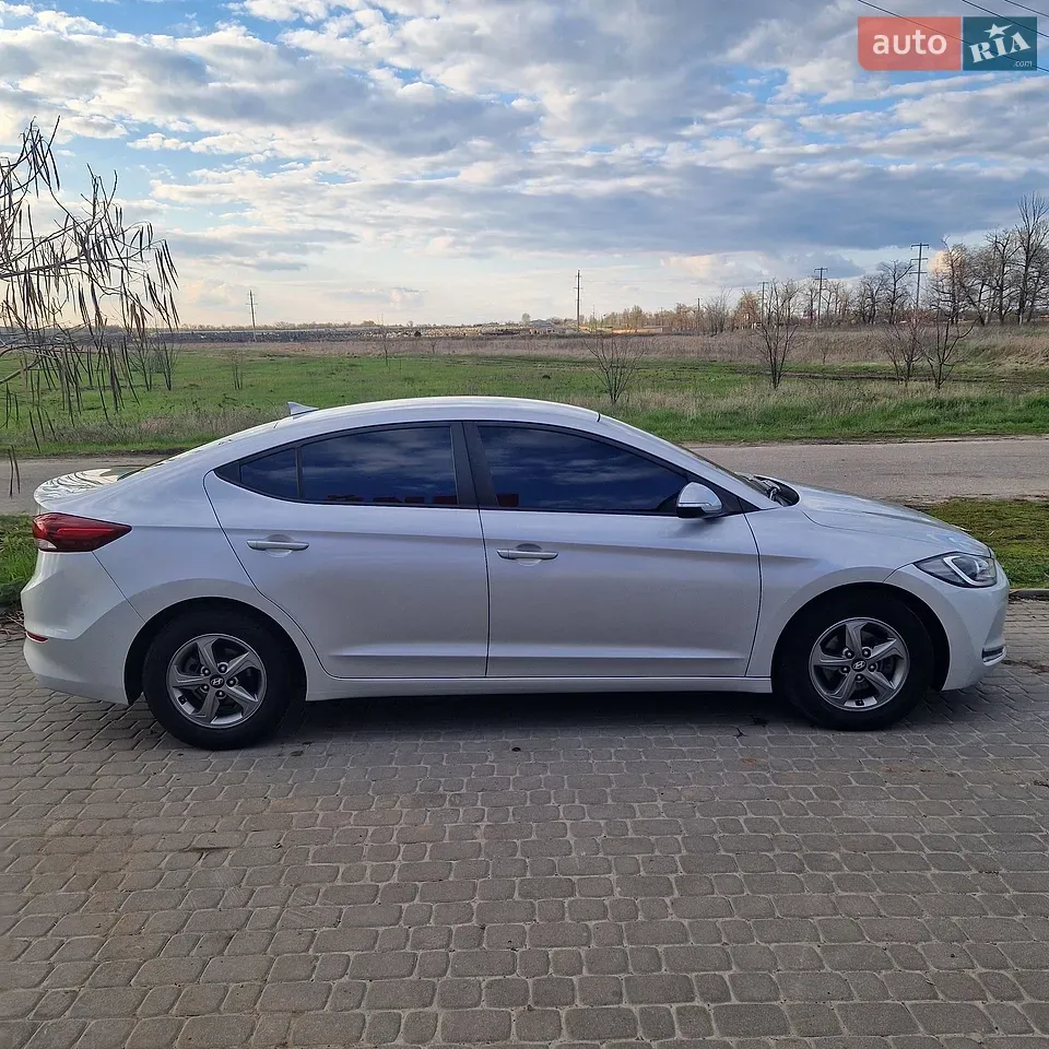 Hyundai Avante 2017 photo 3