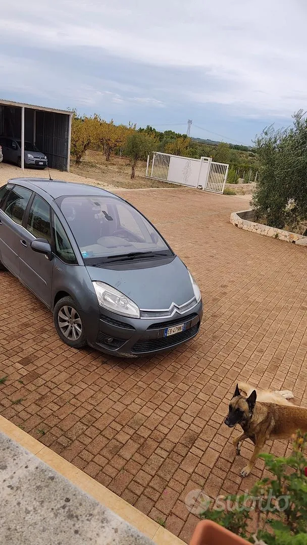 Citroen C4 Picasso 2011 photo 3