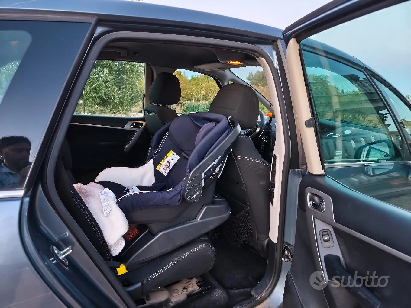 Citroen C4 Picasso 2011 photo 2