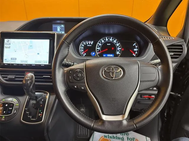 Toyota Voxy Zs 2014 photo 2
