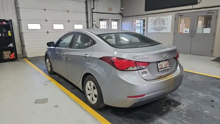 Hyundai Elantra 2016 photo 3