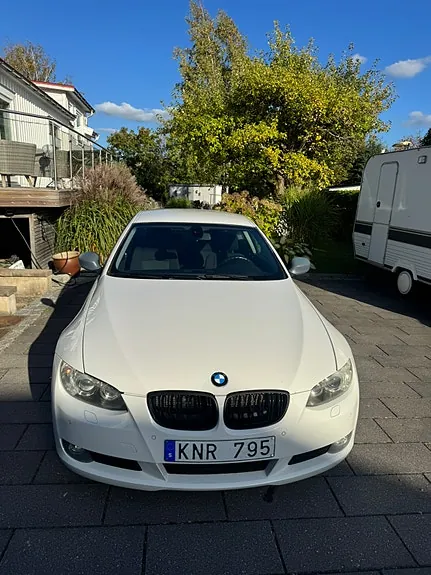 BMW 320D 2010 photo 2
