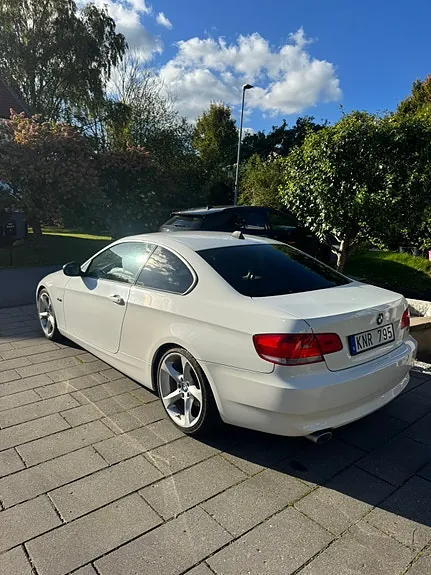 BMW 320D 2010 photo 5