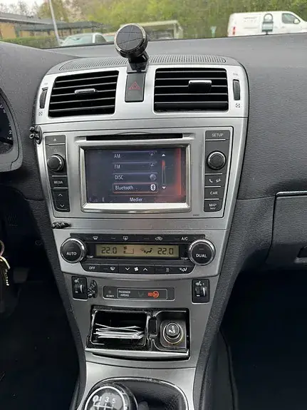 Toyota Avensis 2012 photo 5