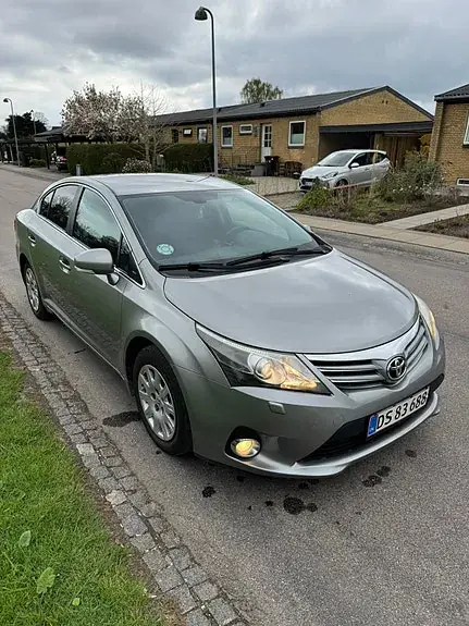 Toyota Avensis 2012 photo 2