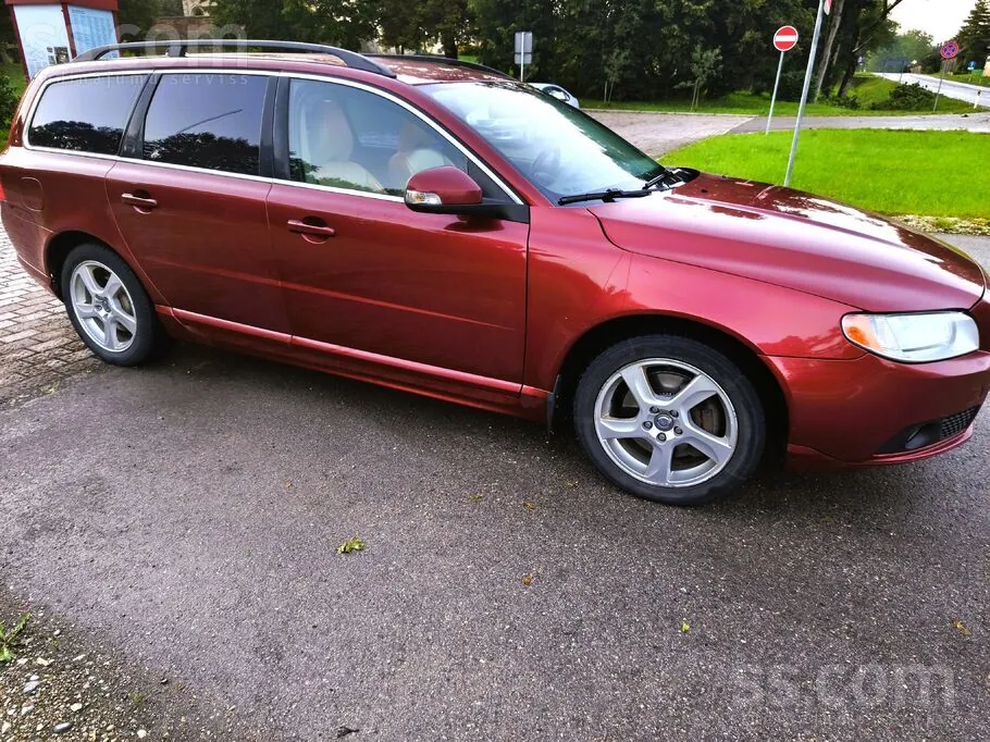Volvo V70 2010 photo 2
