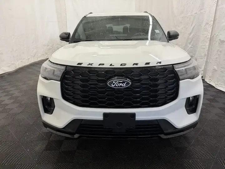 Ford Explorer 2026 photo 4