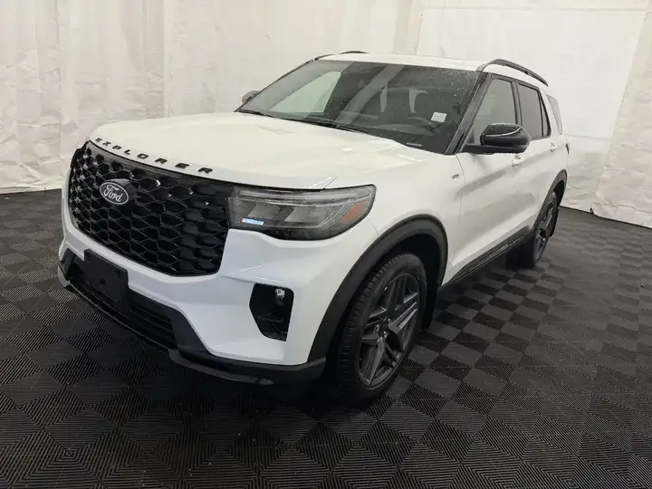 Ford Explorer 2026 photo 5