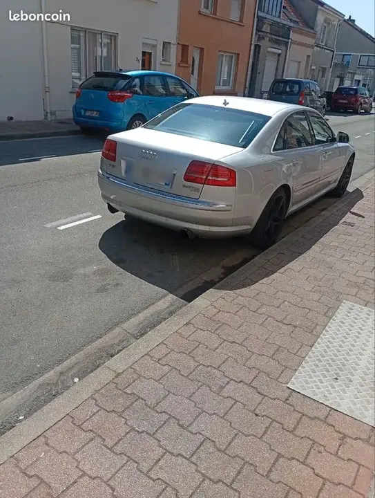 Audi A8 2008 photo 2