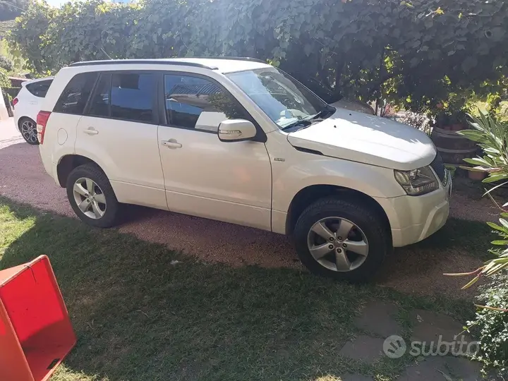 Suzuki Grand Vitara 2011 photo 2