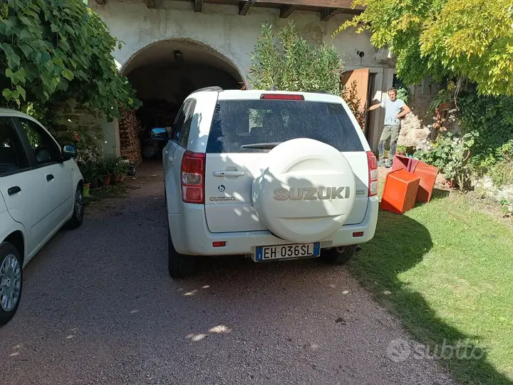 Suzuki Grand Vitara 2011 photo 3