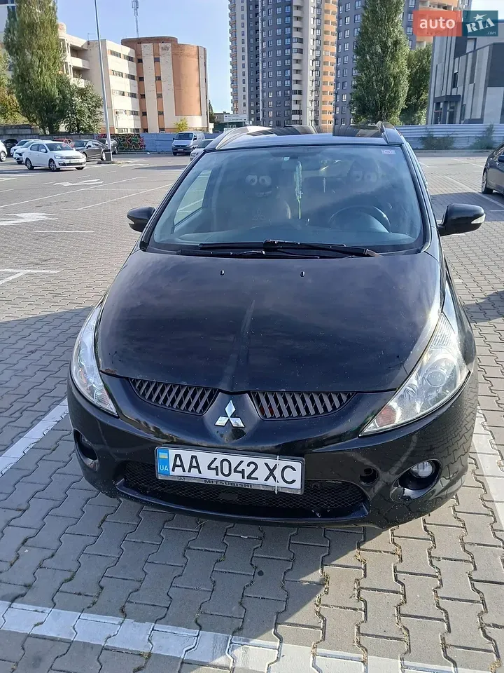 Mitsubishi Grandis 2008 photo 2