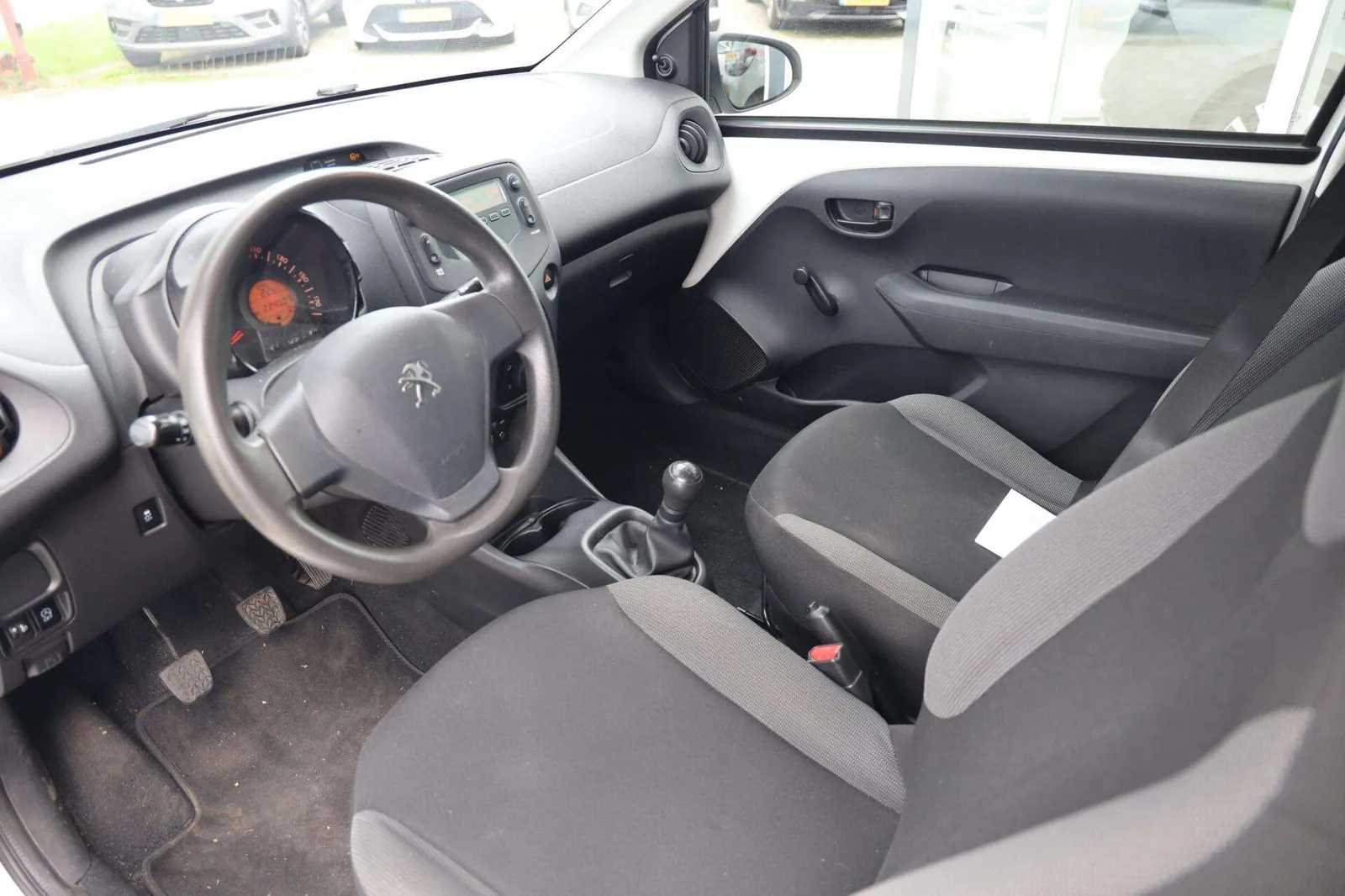 Peugeot 108 2014 photo 5