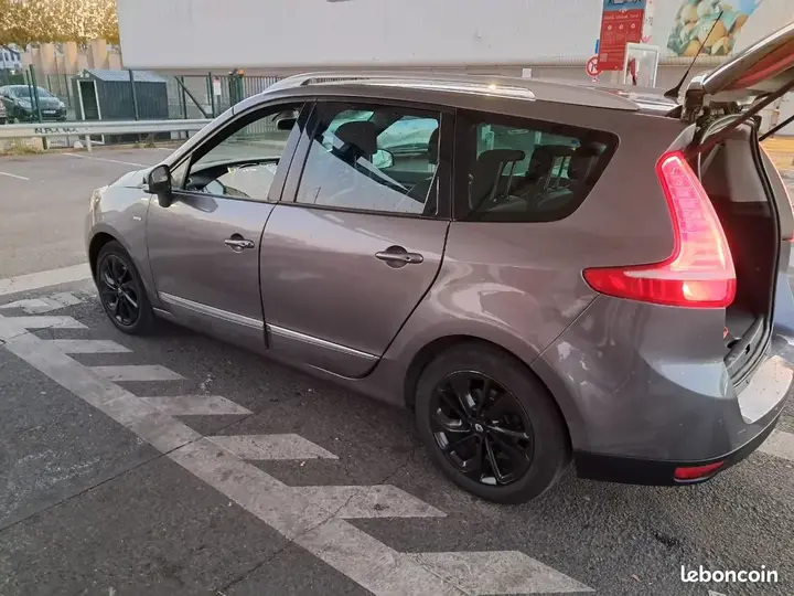 Renault Grand Scenic 2015 photo 2