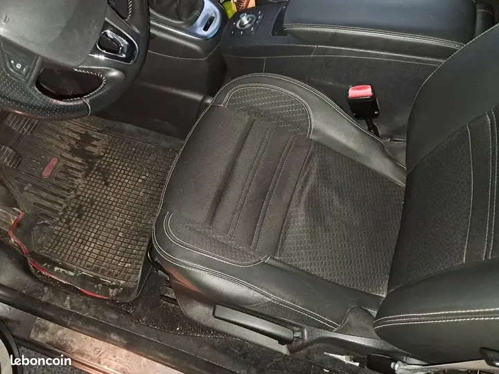 Renault Grand Scenic 2015 photo 3