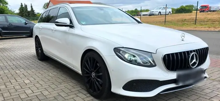 Mercedes-Benz E220D