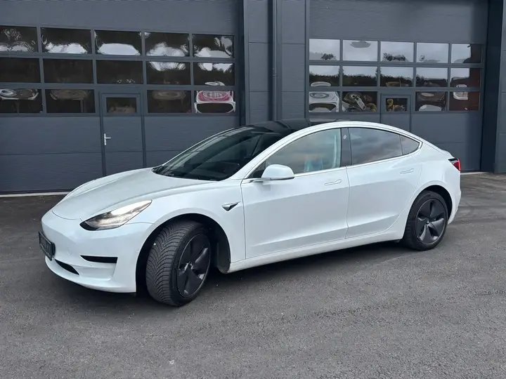 Tesla Model 3 2020 photo 2