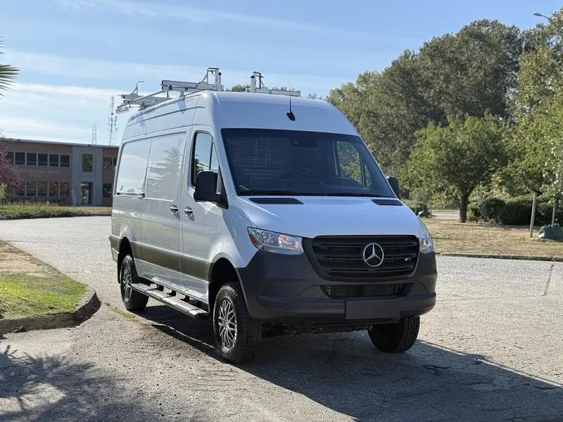 Mercedes-Benz Sprinter 2023 photo 2